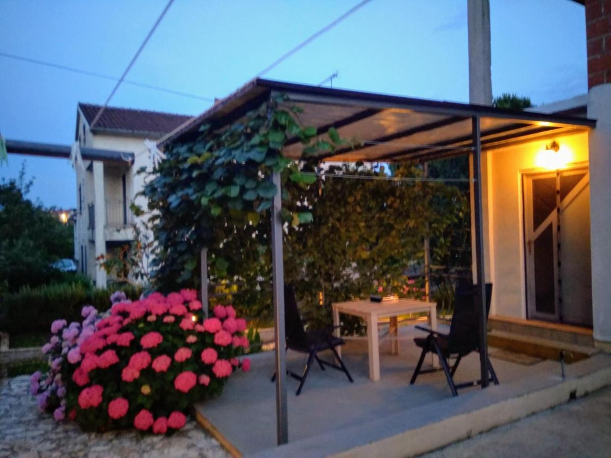 Apartments And Room Markovic Rovinjsko Selo Ngoại thất bức ảnh