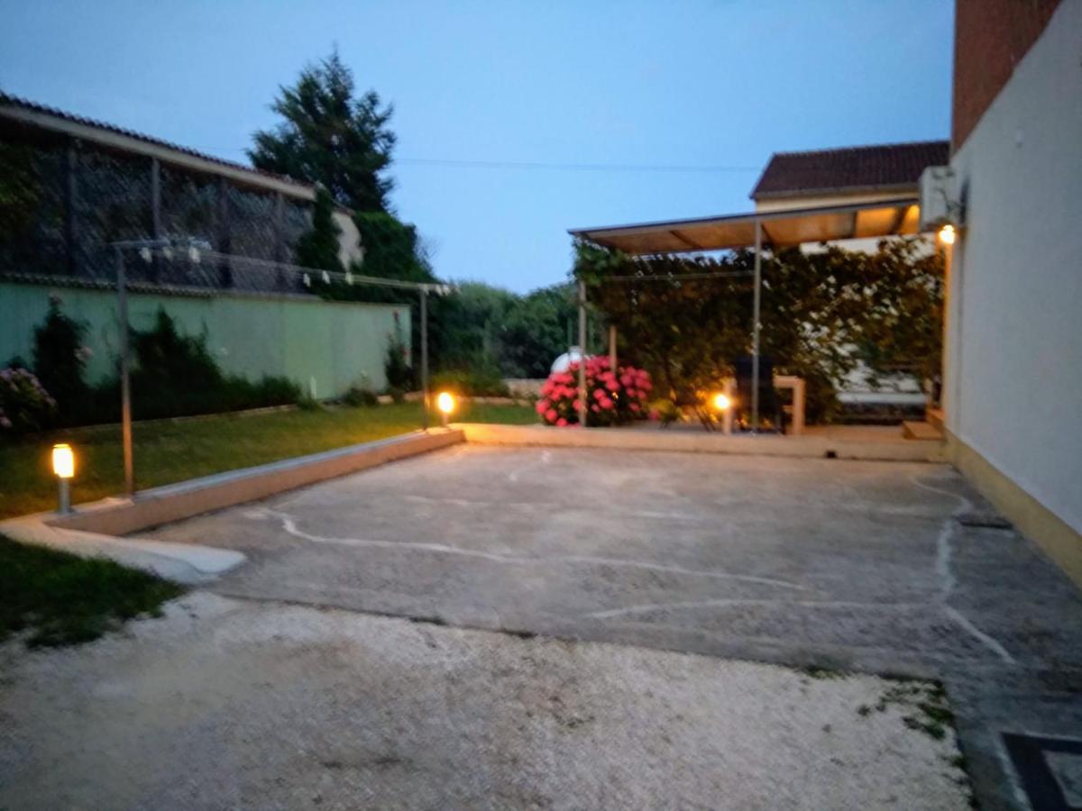 Apartments And Room Markovic Rovinjsko Selo Ngoại thất bức ảnh